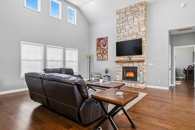 1712 S Songbird Circle, Nixa, MO 65714