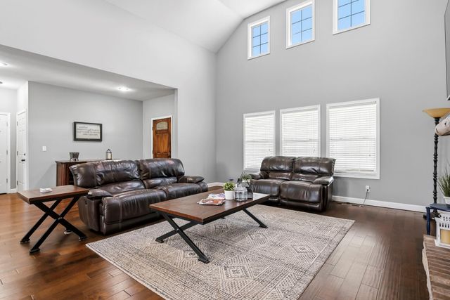 1712 S Songbird Circle, Nixa, MO 65714