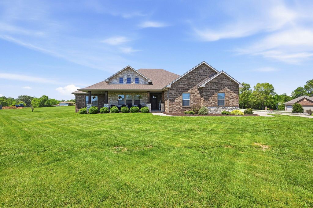 1712 S Songbird Circle, Nixa, MO 65714