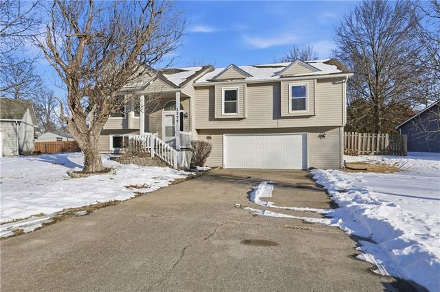 1177 Greenwood Park Street, Tonganoxie, KS 66086