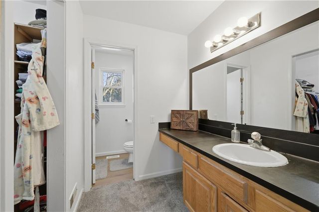 1177 Greenwood Park Street, Tonganoxie, KS 66086