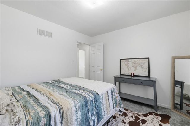 1177 Greenwood Park Street, Tonganoxie, KS 66086