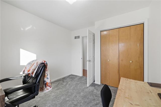 1177 Greenwood Park Street, Tonganoxie, KS 66086