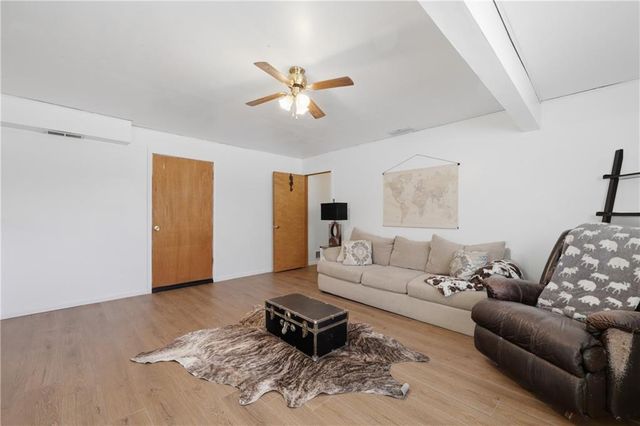 1177 Greenwood Park Street, Tonganoxie, KS 66086