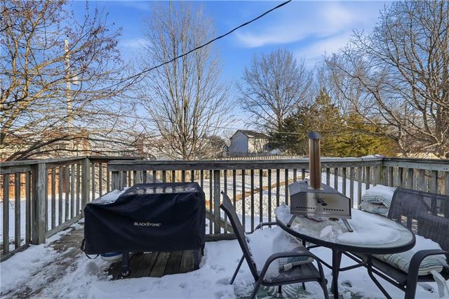 1177 Greenwood Park Street, Tonganoxie, KS 66086