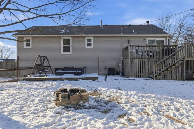 1177 Greenwood Park Street, Tonganoxie, KS 66086