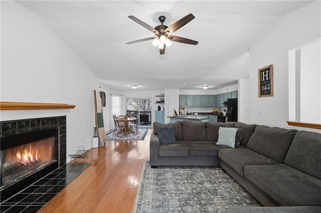 1177 Greenwood Park Street, Tonganoxie, KS 66086