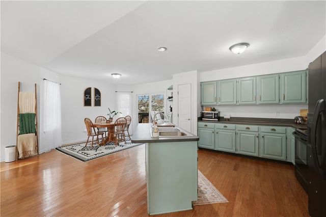 1177 Greenwood Park Street, Tonganoxie, KS 66086