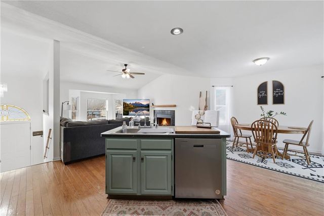 1177 Greenwood Park Street, Tonganoxie, KS 66086