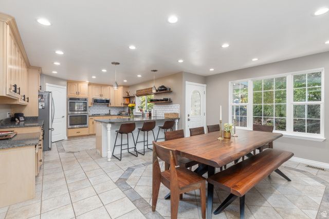 2573 E KAYS CREEK DR, Layton, UT 84040