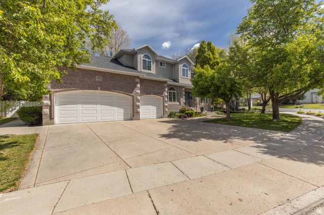 2573 E KAYS CREEK DR, Layton, UT 84040