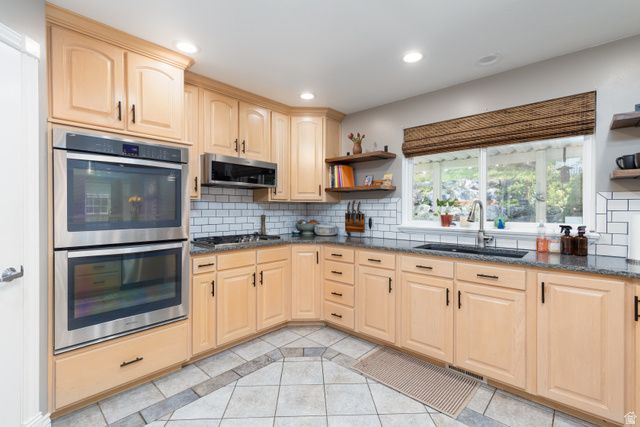 2573 E KAYS CREEK DR, Layton, UT 84040