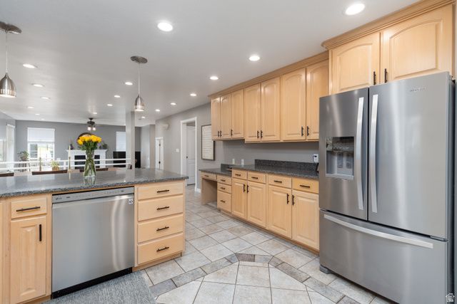 2573 E KAYS CREEK DR, Layton, UT 84040