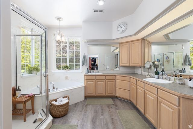 2573 E KAYS CREEK DR, Layton, UT 84040