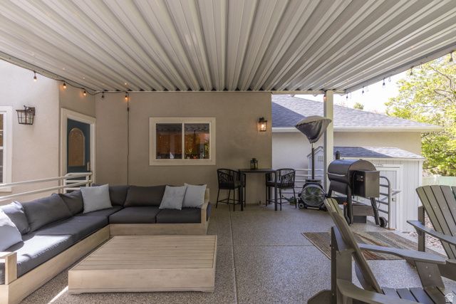 2573 E KAYS CREEK DR, Layton, UT 84040