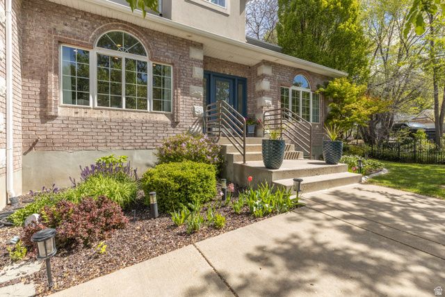2573 E KAYS CREEK DR, Layton, UT 84040