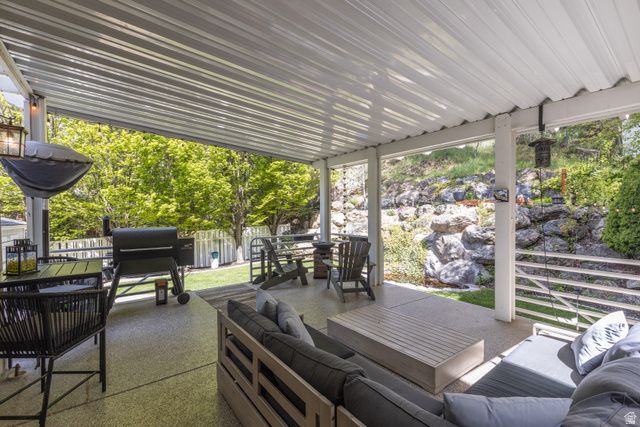 2573 E KAYS CREEK DR, Layton, UT 84040