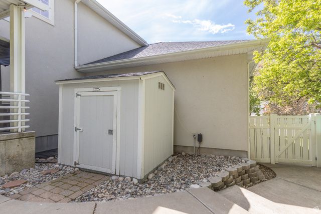 2573 E KAYS CREEK DR, Layton, UT 84040