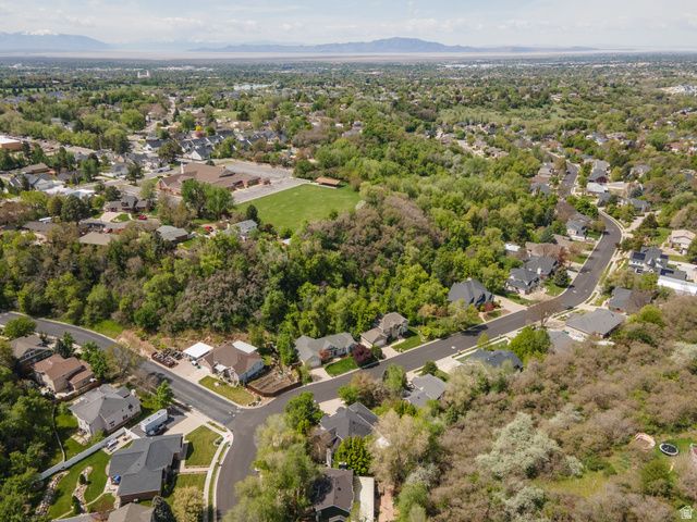 2573 E KAYS CREEK DR, Layton, UT 84040