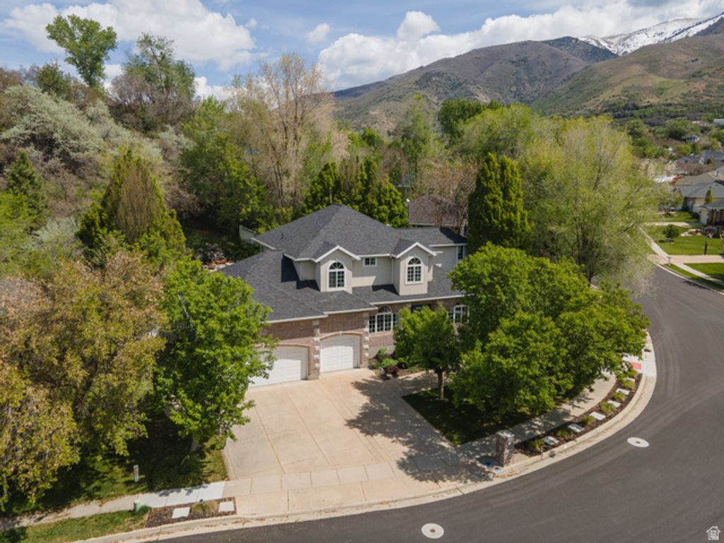 2573 E KAYS CREEK DR, Layton, UT 84040