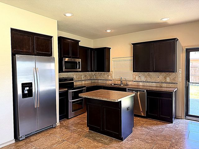 1800 Potrillo Lane, Fort Worth, TX 76131