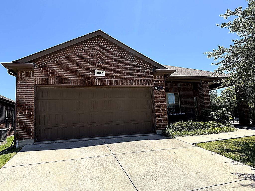 1800 Potrillo Lane, Fort Worth, TX 76131