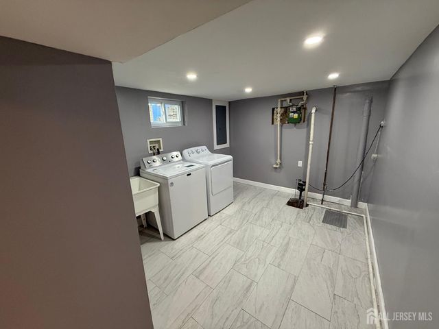 35 Maplewood Avenue, Colonia, NJ 07067