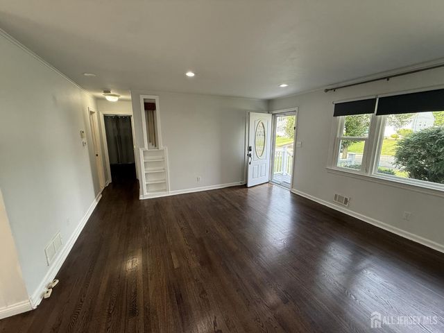 35 Maplewood Avenue, Colonia, NJ 07067