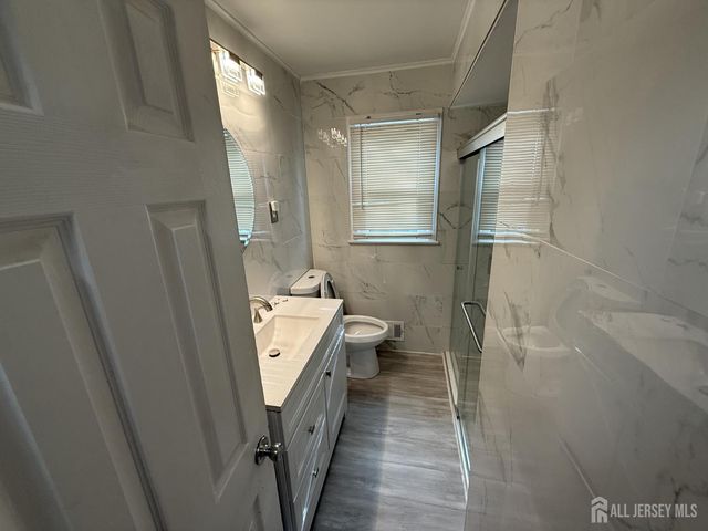 35 Maplewood Avenue, Colonia, NJ 07067