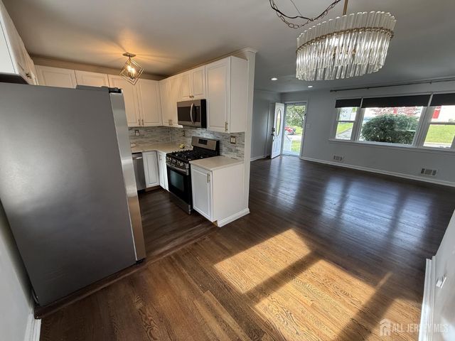 35 Maplewood Avenue, Colonia, NJ 07067