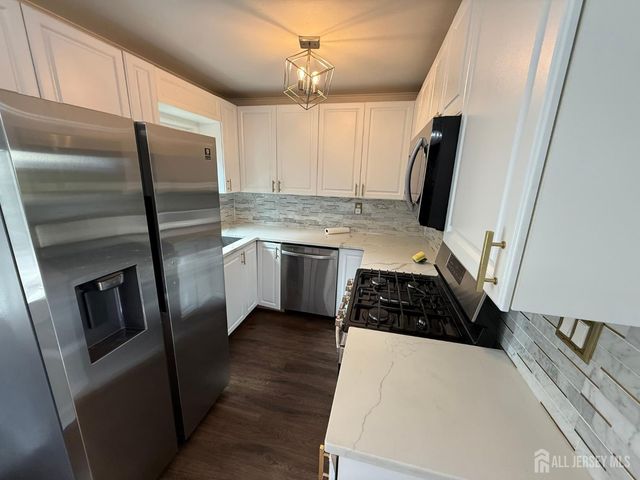 35 Maplewood Avenue, Colonia, NJ 07067