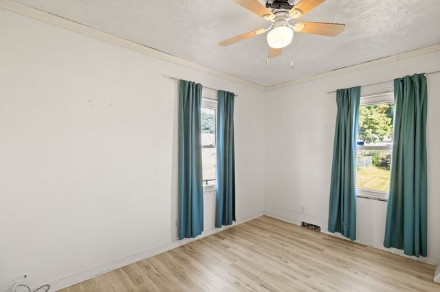 2904 Maple Street, Des Moines, IA 50317