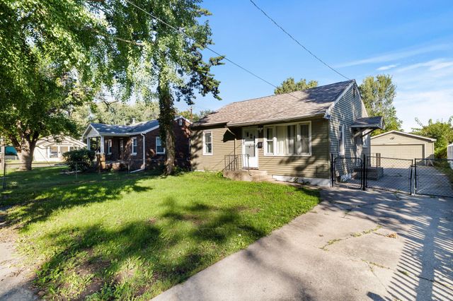 2904 Maple Street, Des Moines, IA 50317