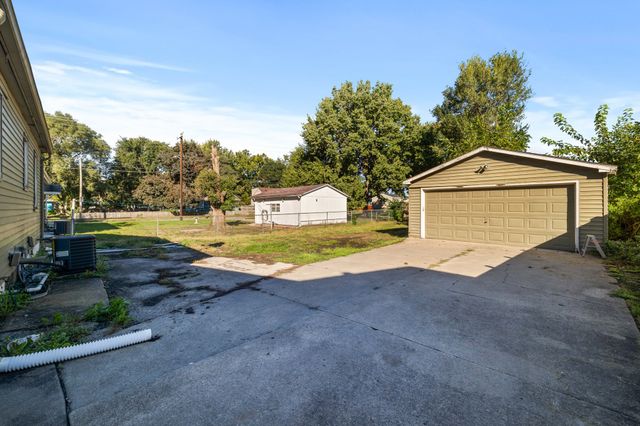 2904 Maple Street, Des Moines, IA 50317