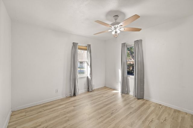 2904 Maple Street, Des Moines, IA 50317