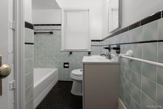 16709 Lindsay Street, Detroit, MI 48235