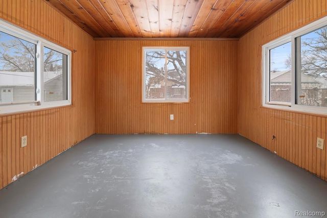 16709 Lindsay Street, Detroit, MI 48235