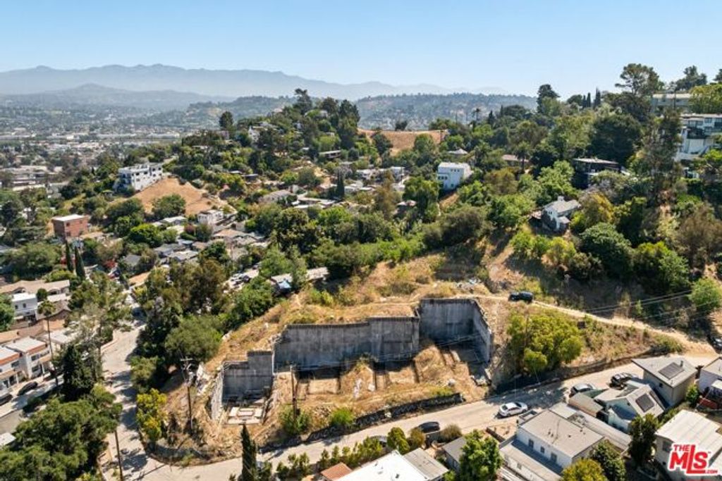 2350 N Lake Shore Avenue, Los Angeles, CA 90039