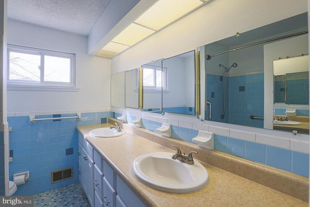 3 VEITCH CT, Baltimore, MD 21236