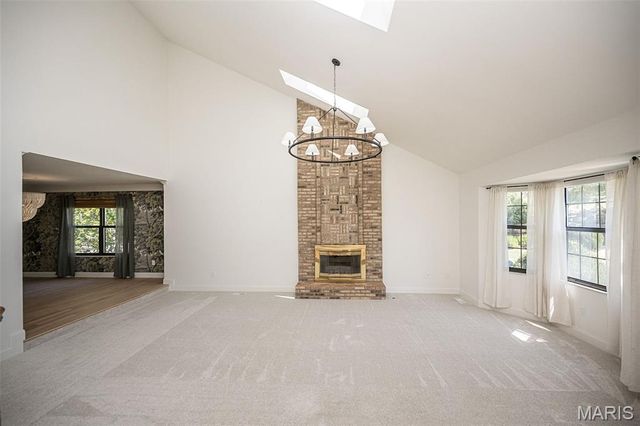 440 Meramec Way, St Charles, MO 63303