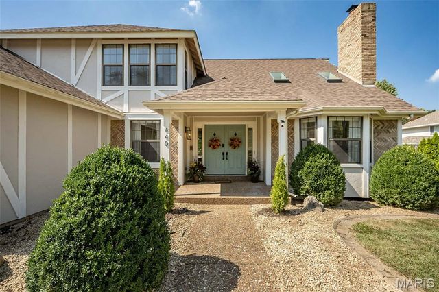 440 Meramec Way, St Charles, MO 63303