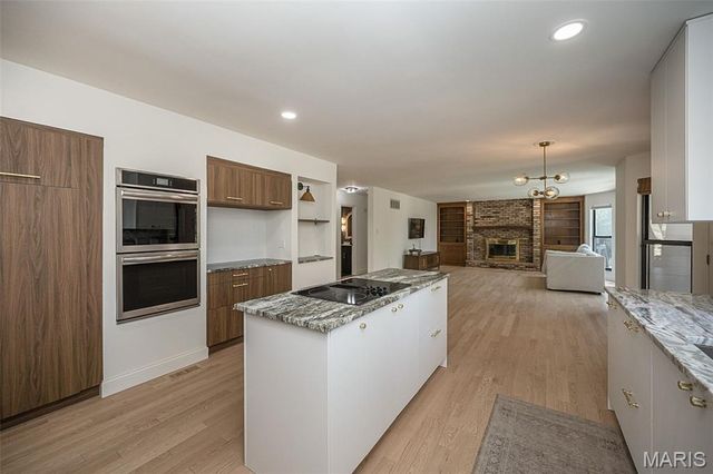 440 Meramec Way, St Charles, MO 63303