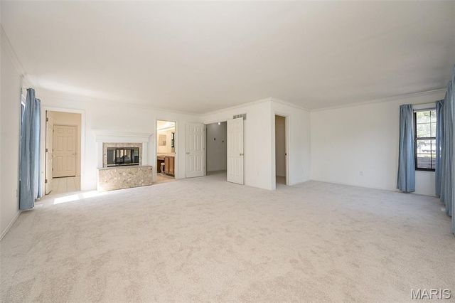 440 Meramec Way, St Charles, MO 63303