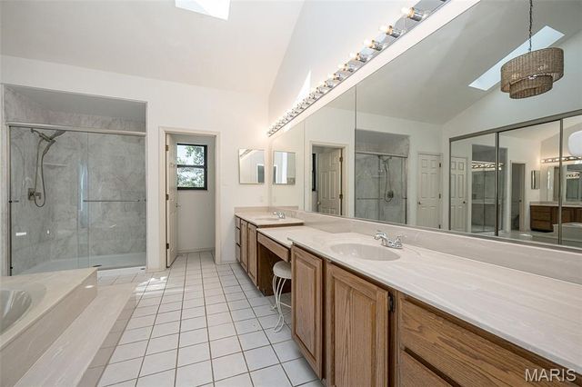 440 Meramec Way, St Charles, MO 63303