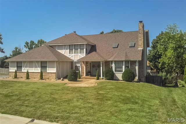 440 Meramec Way, St Charles, MO 63303