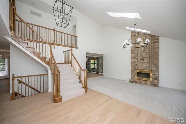 440 Meramec Way, St Charles, MO 63303