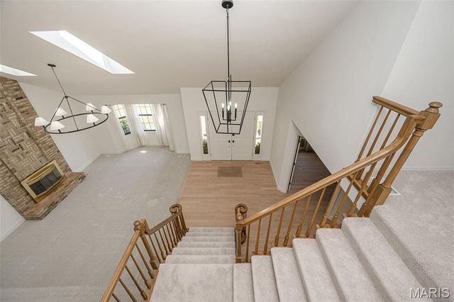 440 Meramec Way, St Charles, MO 63303