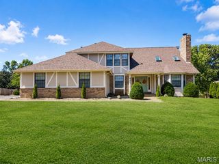 440 Meramec Way, St Charles, MO 63303