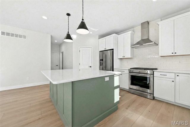 537 Ryehill Drive, St Peters, MO 63376