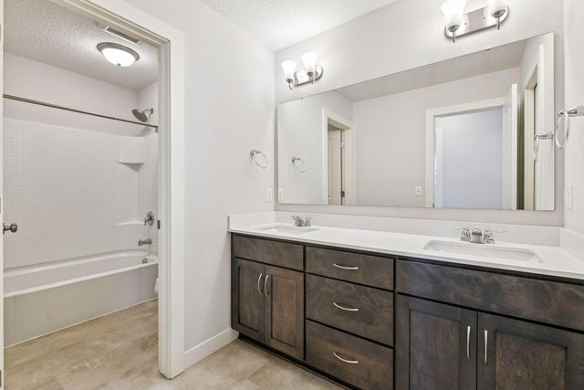 6381 Harvest Trail, Chaska, MN 55318